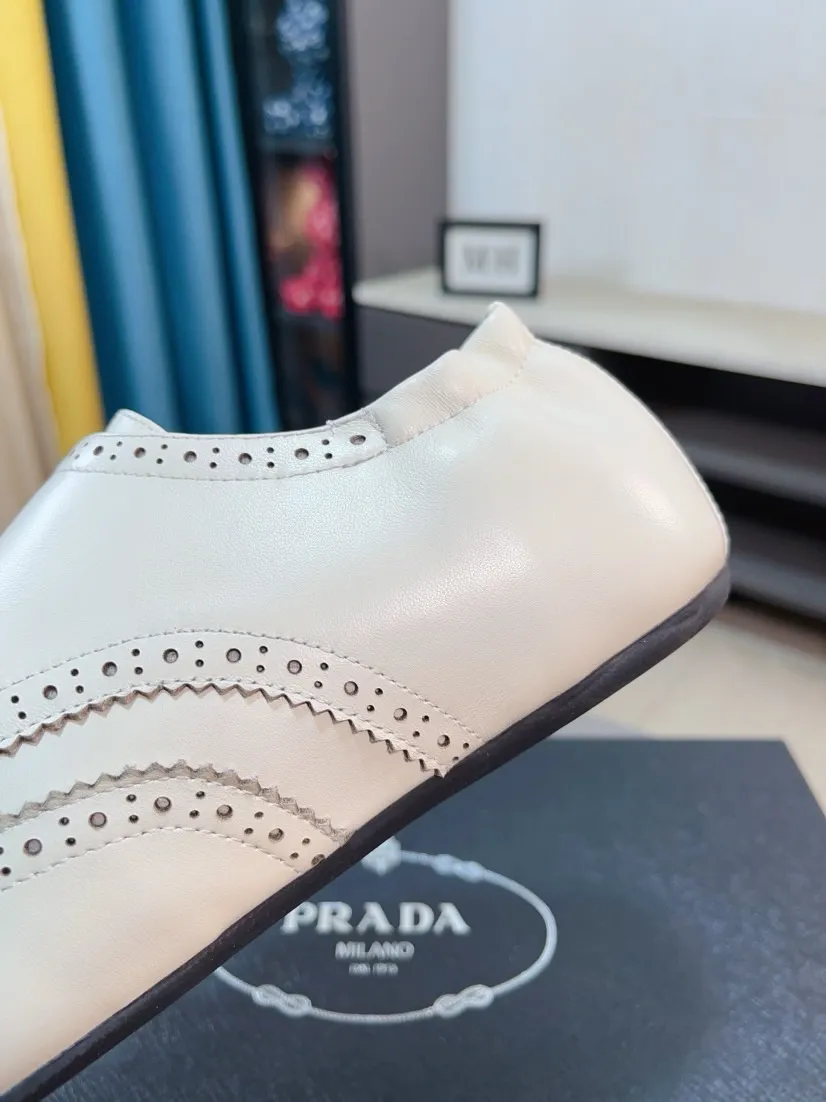 Men's shoes 💰560🌸🌸Men's shoes 💰prada/Prada New men's spliced ​​casual sports shoes. These sports shoes use exquisite stitching technology to outline a unique geometric texture, and contemporary lines and details reinterpret the classic sports style. The upper is made of ultra-official material, and the inner foot pad is made of cow leather. It is light and breathable, practical and versatile, and the outsole has a laser logo to create a comfortable wearing experience. Comes with full set of original packaging dust bag! Size: 38-44 (45 customized)